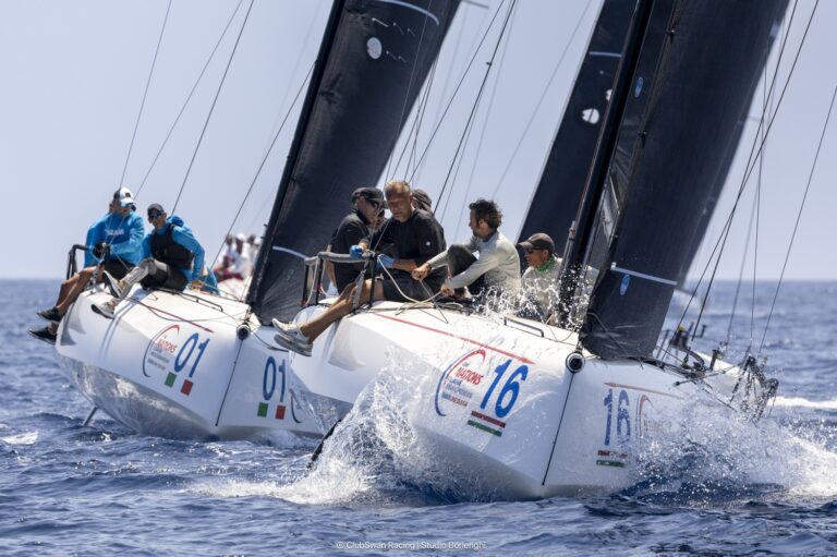 NATIONS TROPHY 2025, 50 SUPER VELE SWAN IN GARA A SAINT-TROPEZ